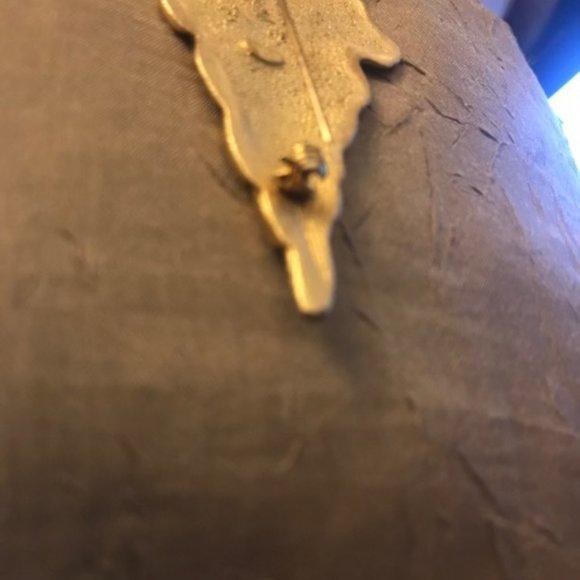 Vintage 1990's burnished & shiny lion brooch. - Picture 8 of 15